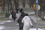 Фото: Чтобы не стать пациентом травматолога в гололед, пешеходам стоит быть аккуратнее на тротуарах