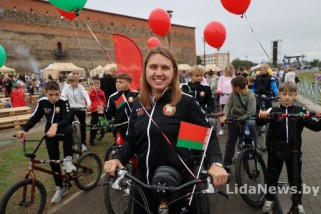 Фото: В Лиде открыли велодорожку и устроили первое в истории города флайборд-шоу