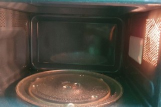 Фото: Можно ли разогревать еду в микроволновке в пластике? Ученые провели исследования