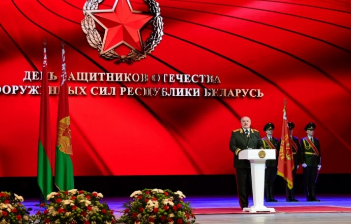Фото: Александр Лукашенко поздравил соотечественников с Днем защитников Отечества и Вооруженных Сил