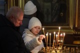 Фото: Православные верующие празднуют Сретение Господне 