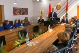 Фото: Александр Версоцкий поздравил победителей соревнований по футболу «Кожаный мяч»