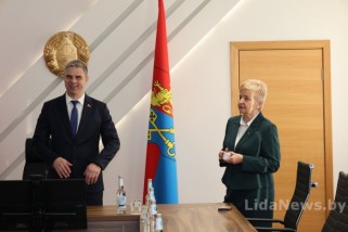 Фото: В Лидском райисполкоме вручили членские билеты партии «Белая Русь»