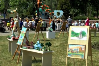 Фото: В городском парке прошёл праздник «Яркие краски детства»