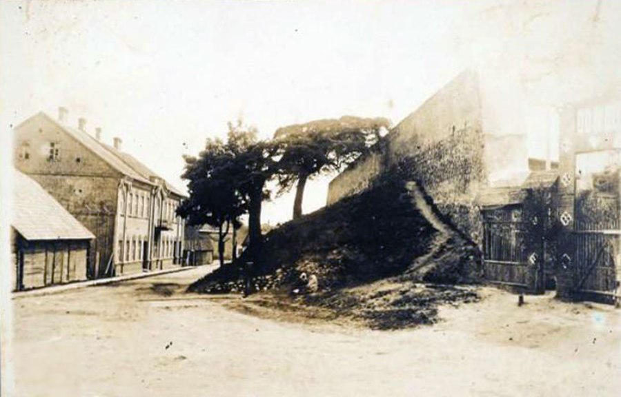 02-m