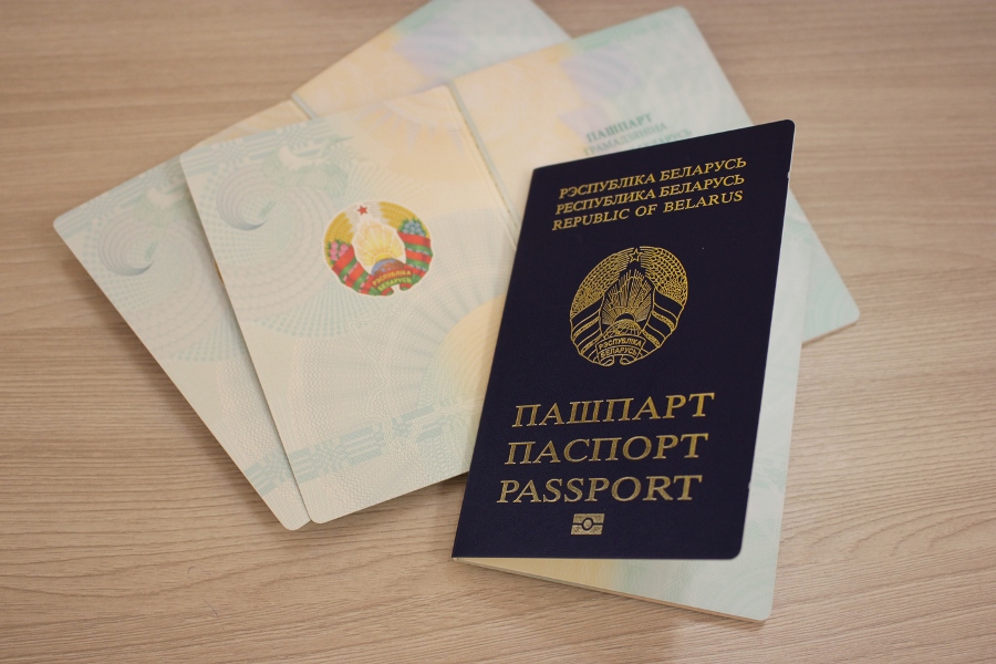 Как в Беларуси оформить первый паспорт ребенку, рожденному за границей: документы, сроки, стоимость