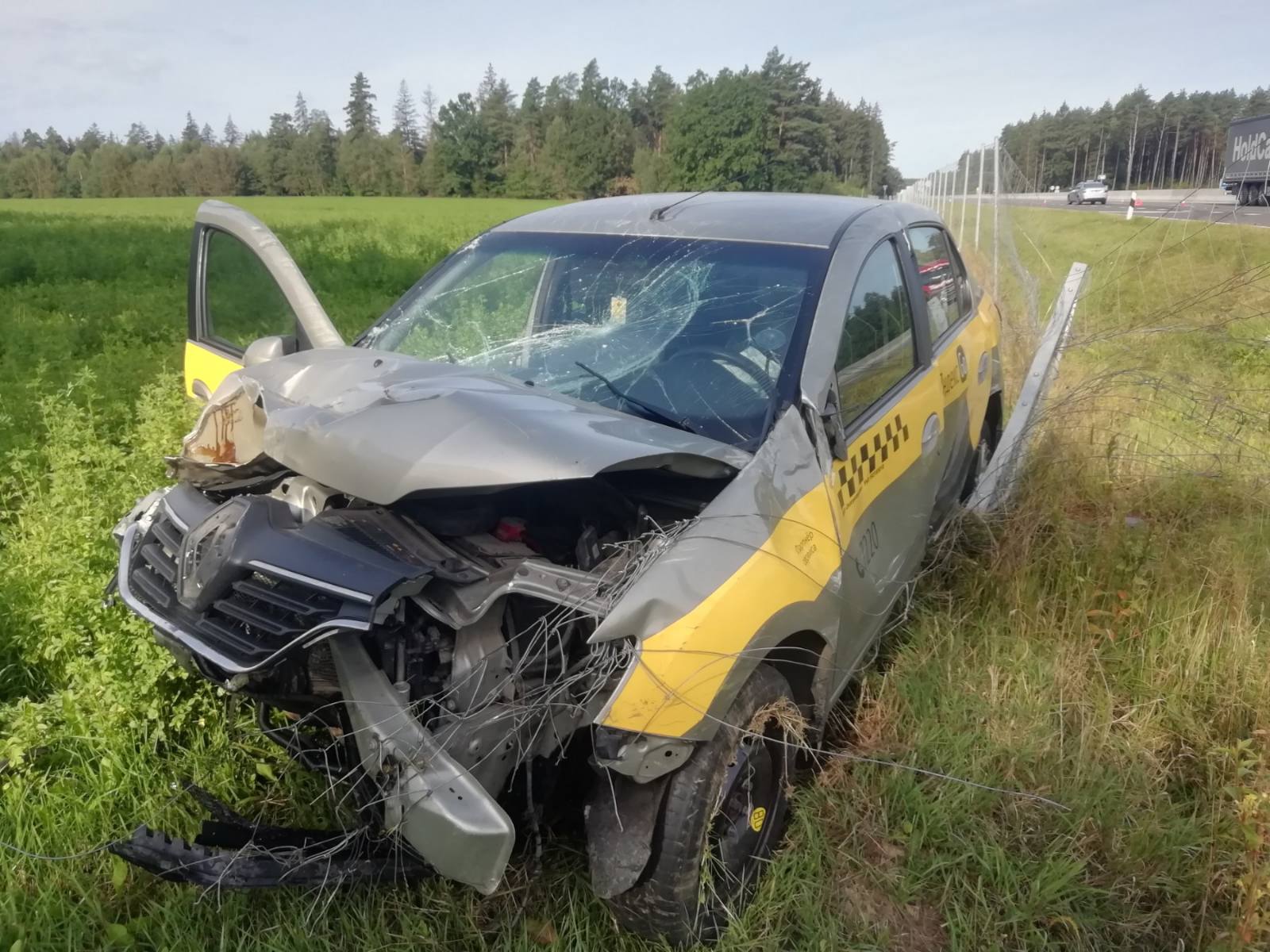 На М6 в Лидском районе произошло ДТП с участием такси