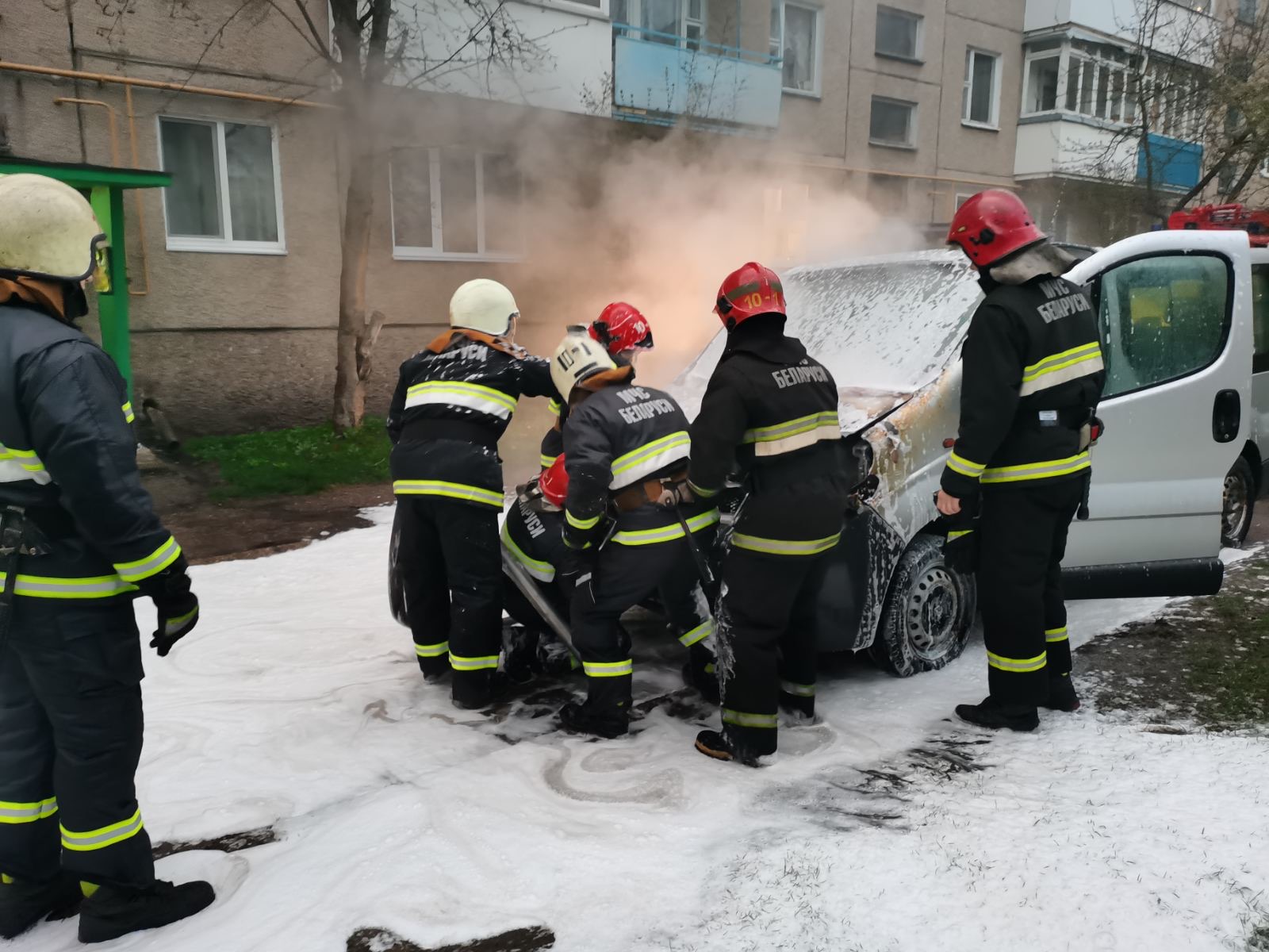 Погода в лиде на 3. Пожары на транспортных средствах. Молокенте сгоревший легковой автомобиль.