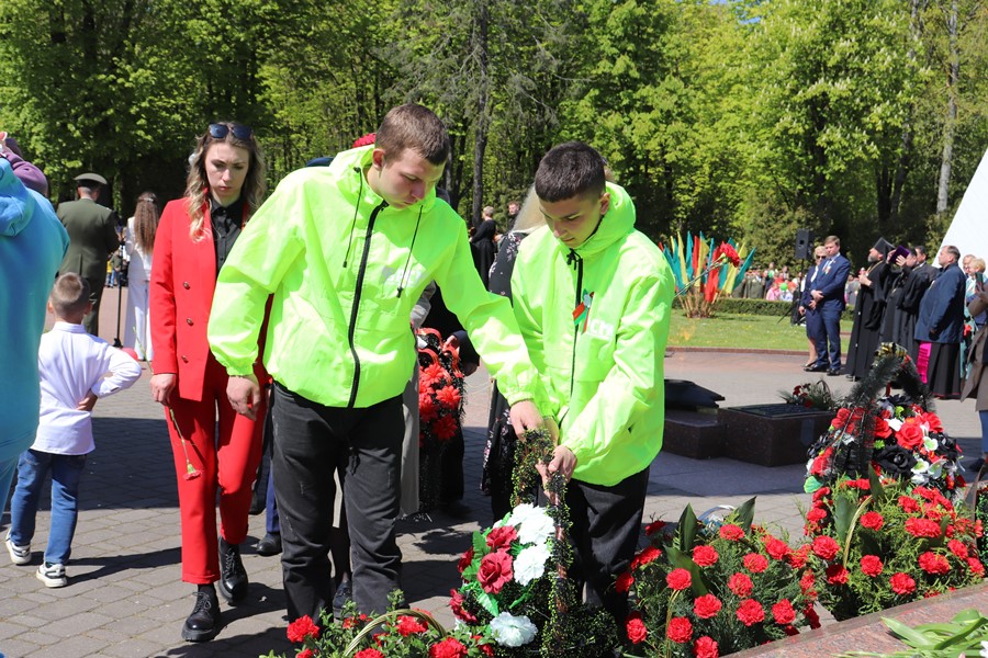 Театрализованный митинг. Возложение на 9 мая 2023 неизвестному солдату.