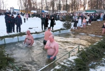 Фото: И мороз не страшен! В Лиде отпраздновали Крещение Фото: И мороз не страшен! В Лиде отпраздновали Крещение