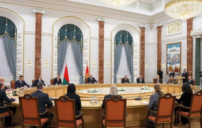 Фото: "Будущее - время науки". Александр Лукашенко вручил дипломы доктора наук и аттестаты профессора Фото: "Будущее - время науки". Александр Лукашенко вручил дипломы доктора наук и аттестаты профессора